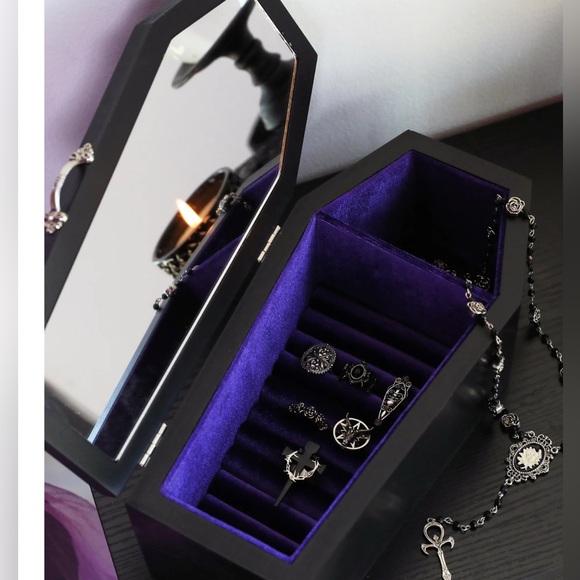 ELVIRA ROMP JEWELRY BOX - NWT - Picture 2 of 6